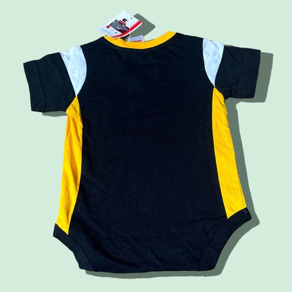 NWT Infant Colosseum Black Iowa Hawkeyes Short Sleeve Onsie Size 3-6 Mon - Picture 3 of 6